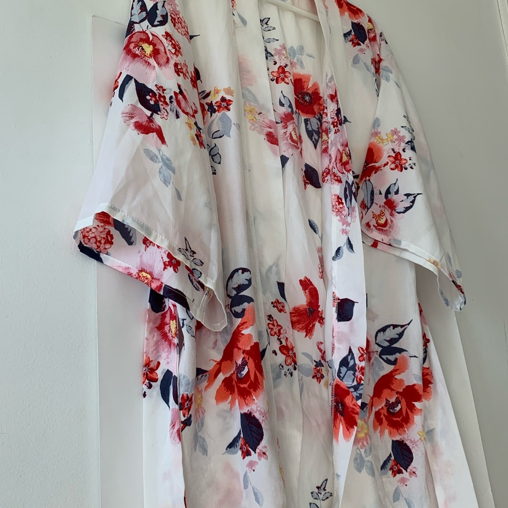 Rose & Vine Floral Robe - Picture 7 of 12